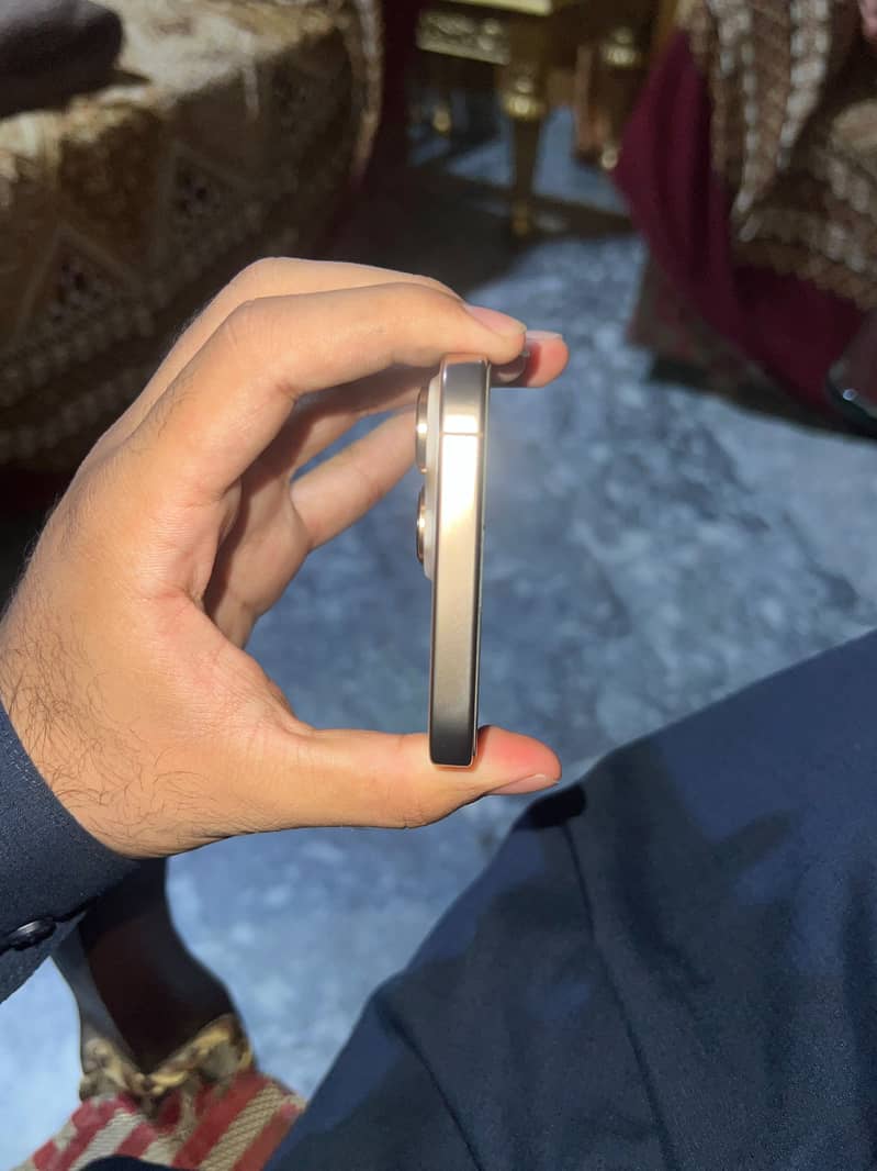 Apple iPhone 16 Pro Max 5