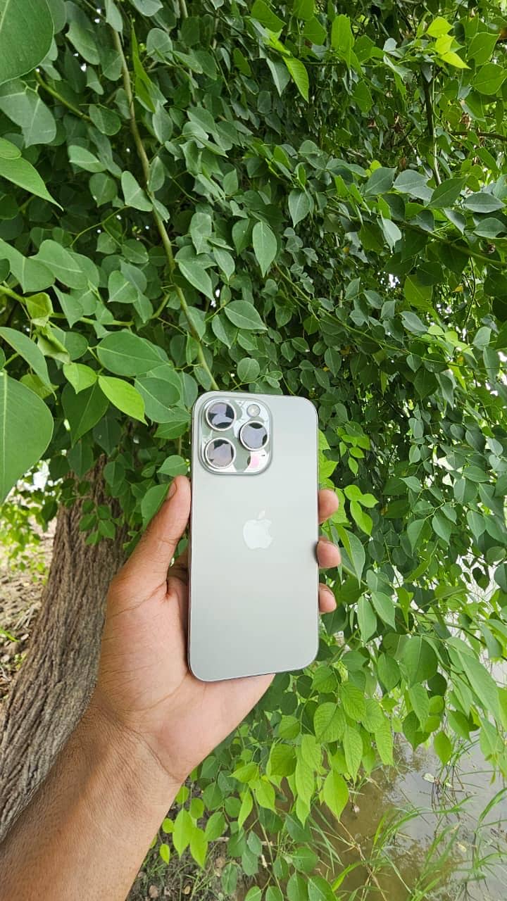 Apple iPhone 15 Pro 3