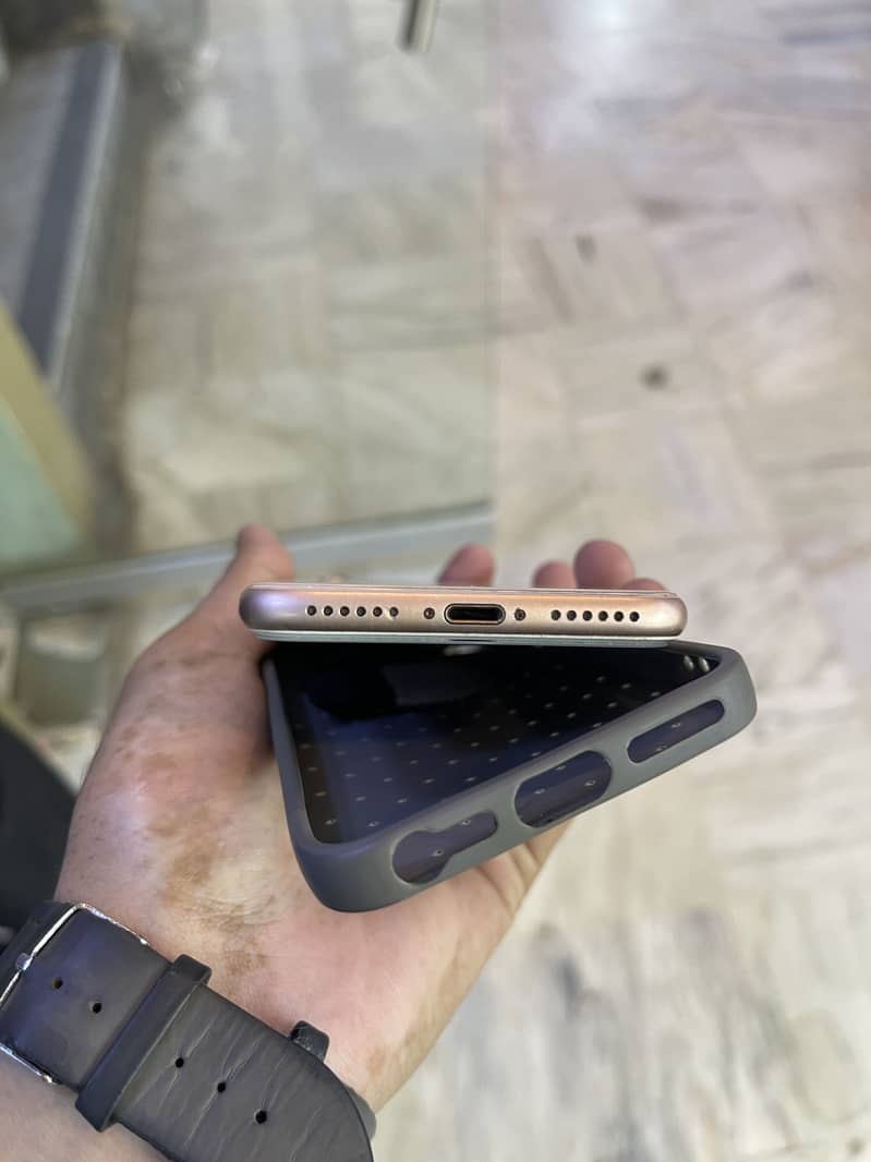 Apple iPhone 8 4