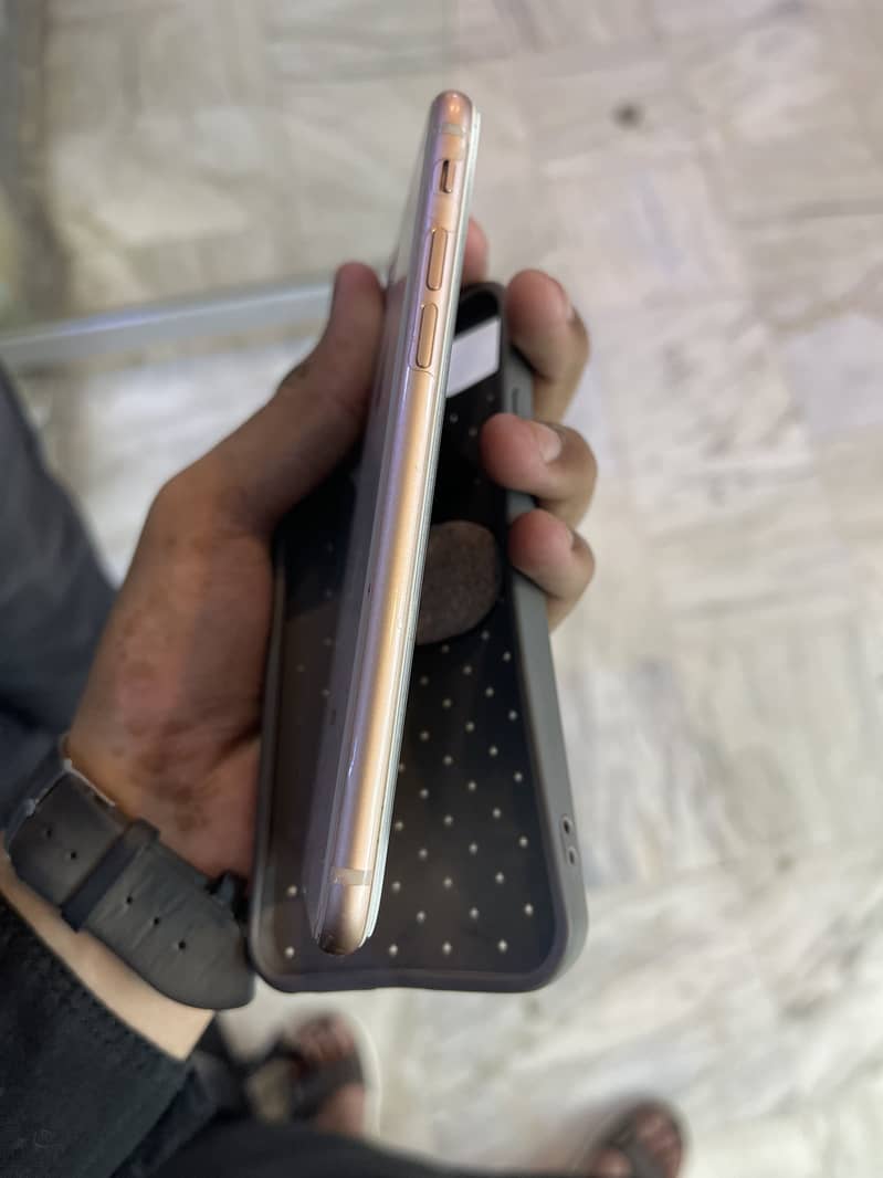 Apple iPhone 8 5