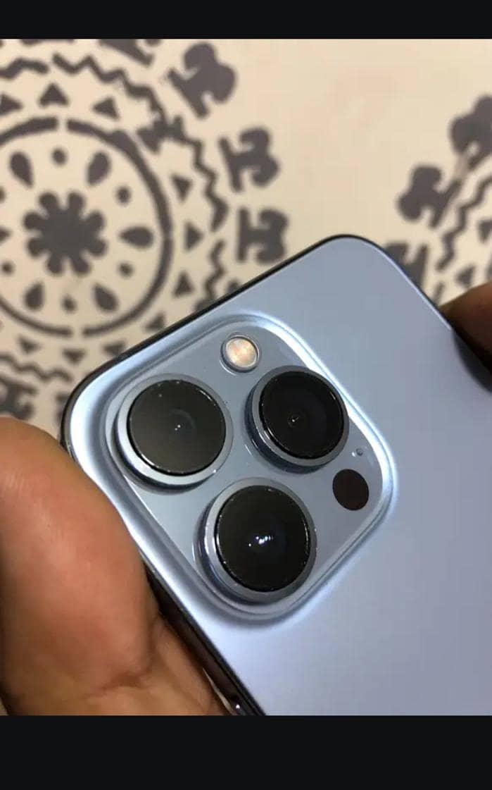 Apple iPhone 13 Pro Max 1