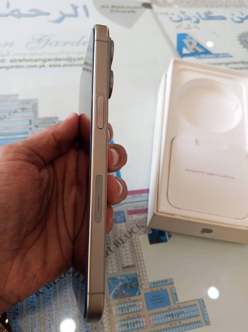 Apple iPhone 15 Pro Max 4