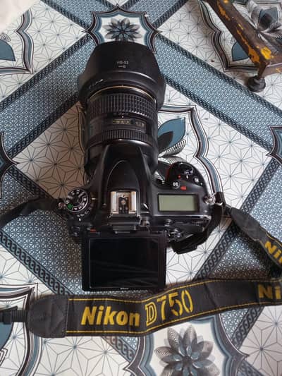 Urgent Sale Nikon750