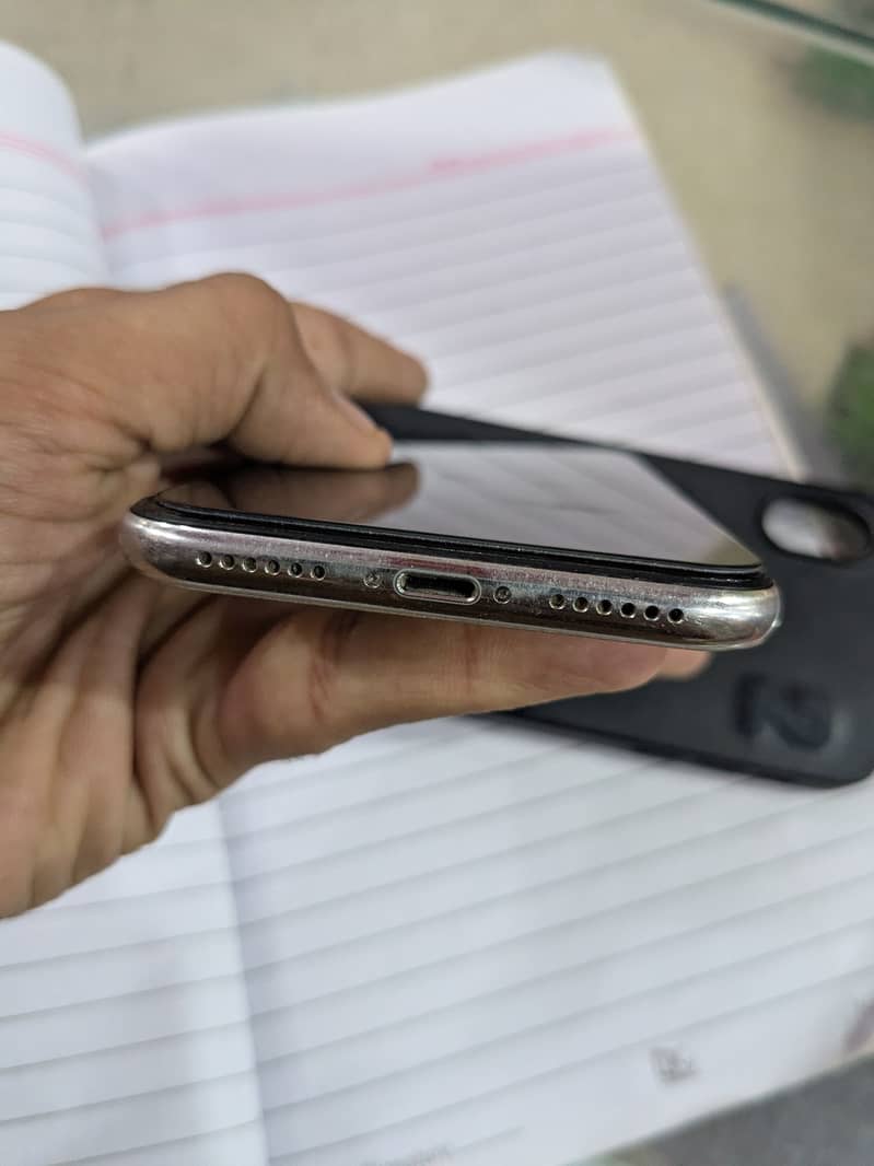 Apple iPhone X 4