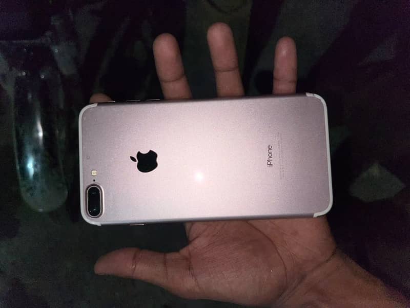 Apple iPhone 7 Plus 2