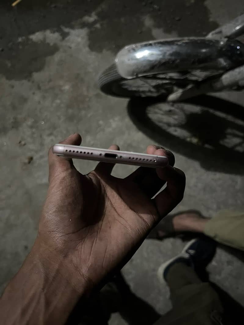 Apple iPhone 7 Plus 3