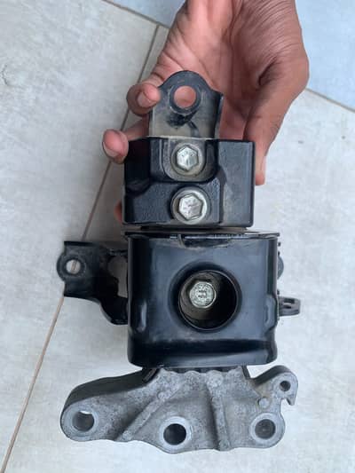 japanes Suzuki WagnorR engine mounting original