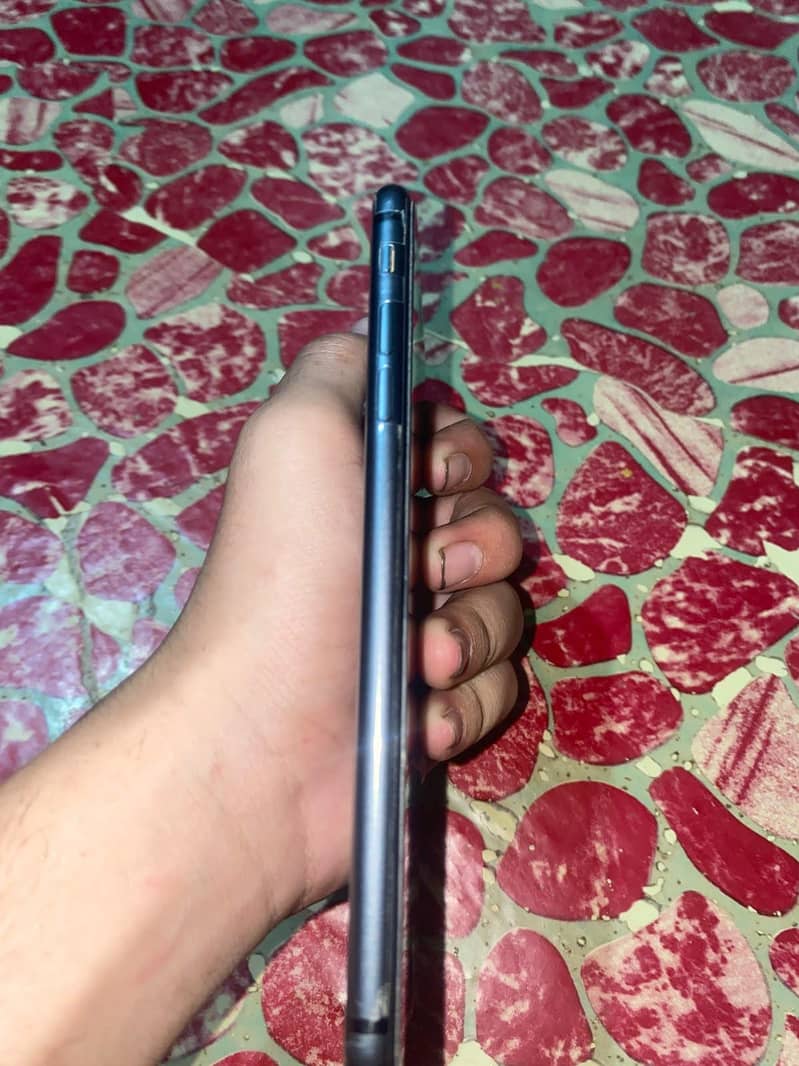 Apple iPhone 8 Plus 0