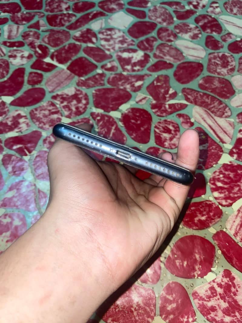 Apple iPhone 8 Plus 6