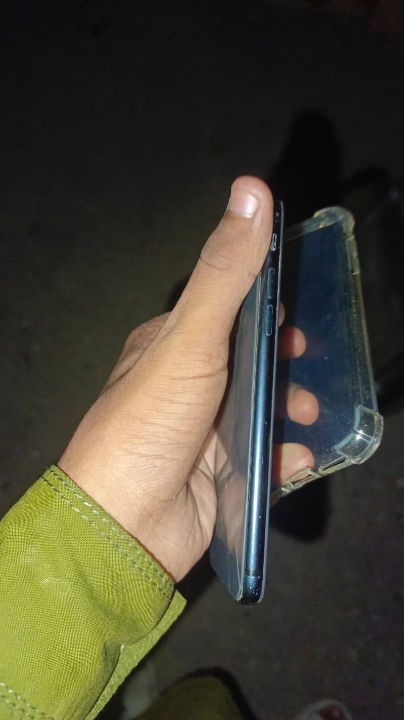 Apple iPhone 8 1