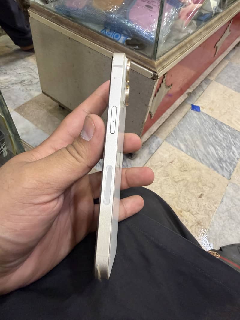 Apple iPhone 14 3