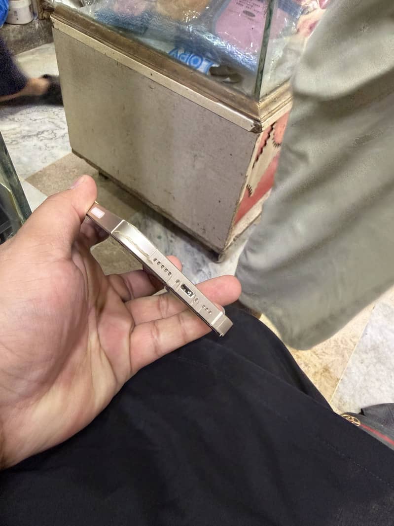 Apple iPhone 14 4