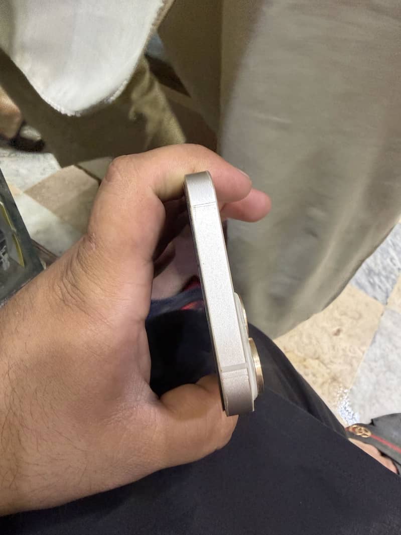 Apple iPhone 14 5