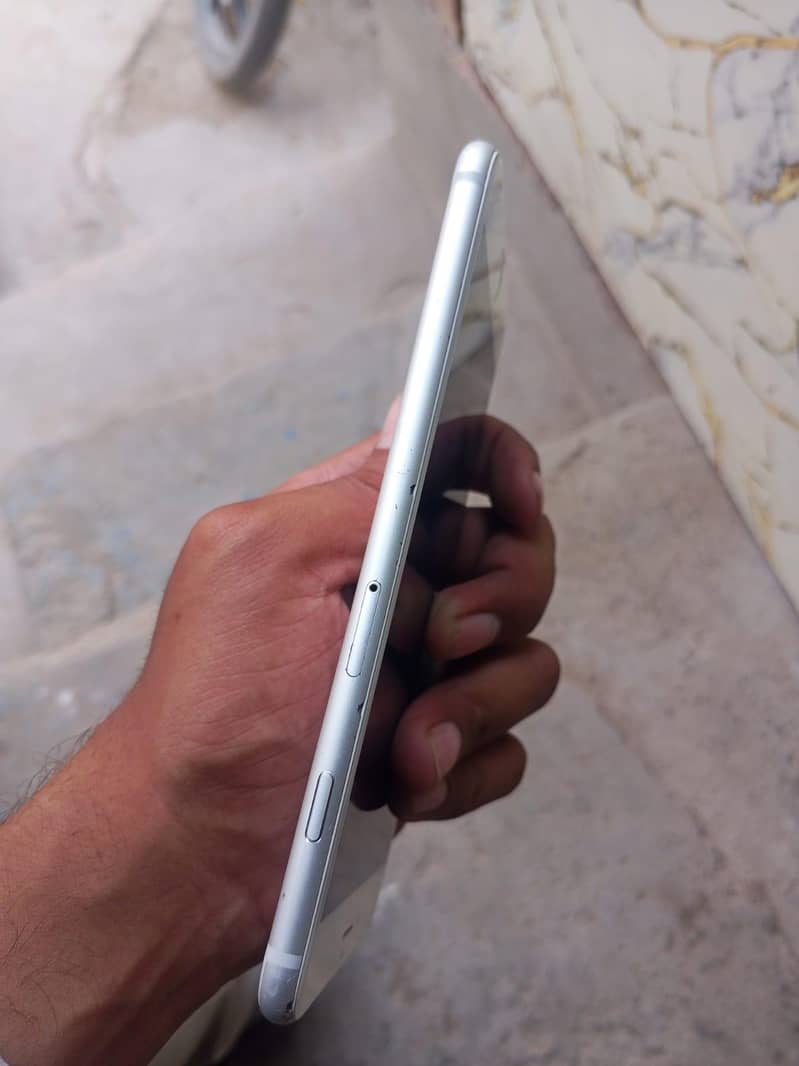 Apple iPhone 6 Plus 0