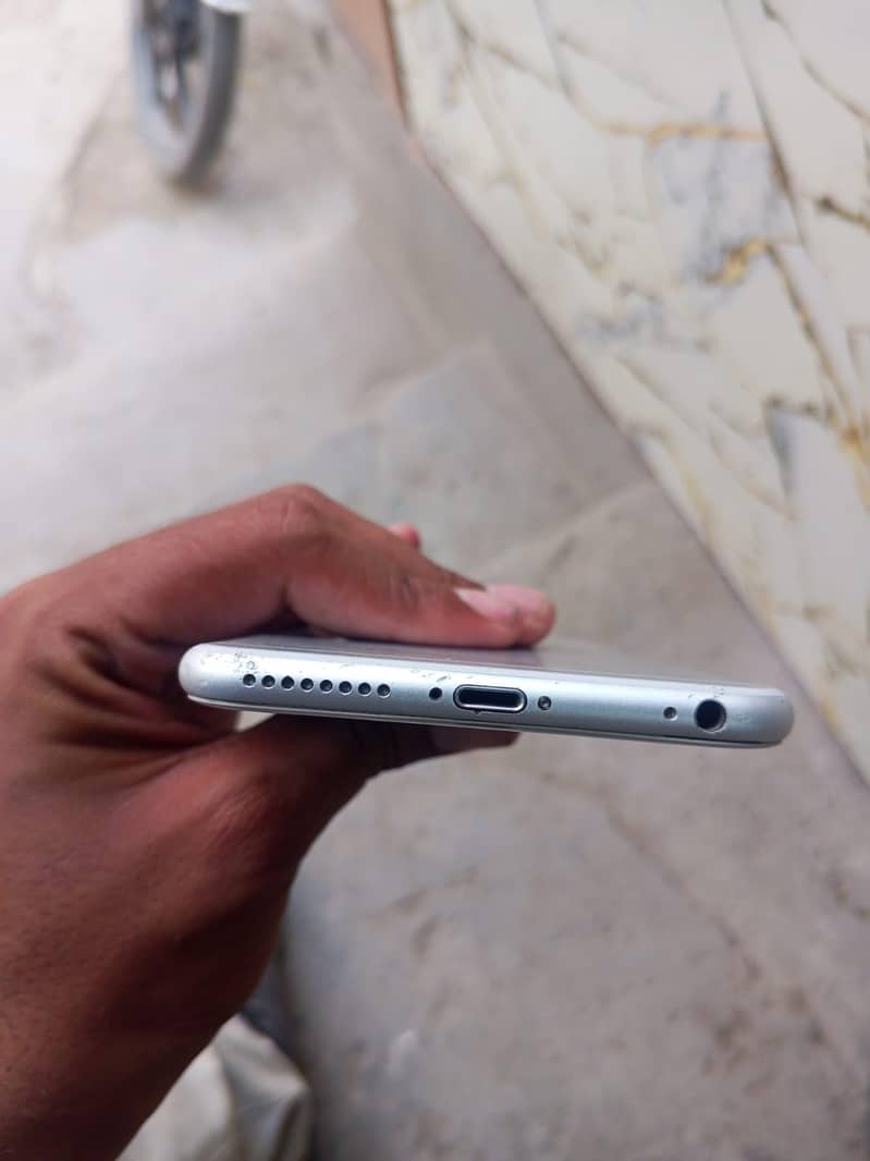 Apple iPhone 6 Plus 2