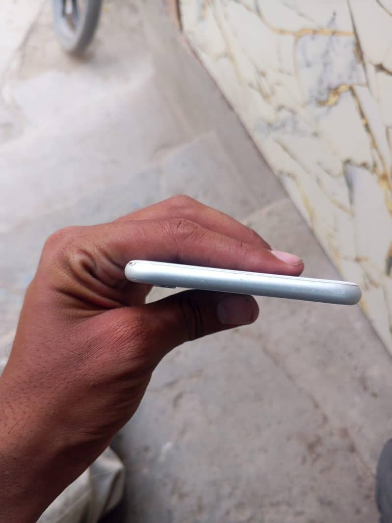 Apple iPhone 6 Plus 5