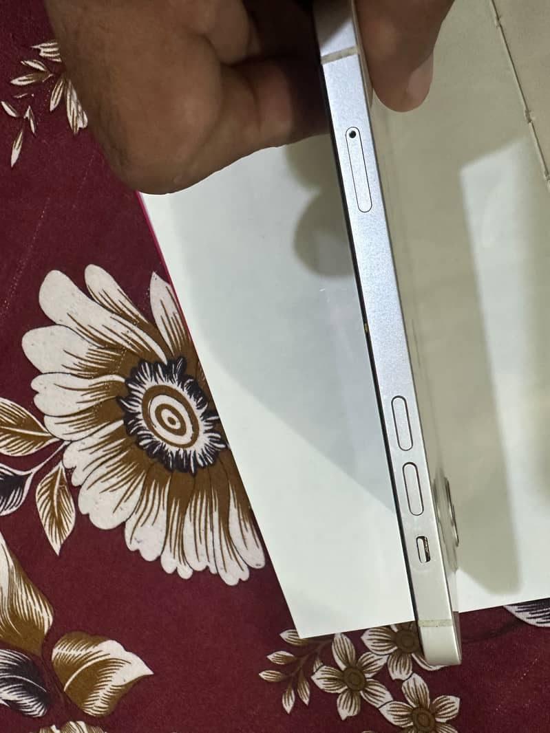 Apple iPhone 13 1