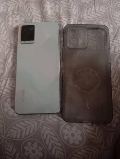 Vivo Y21 with box