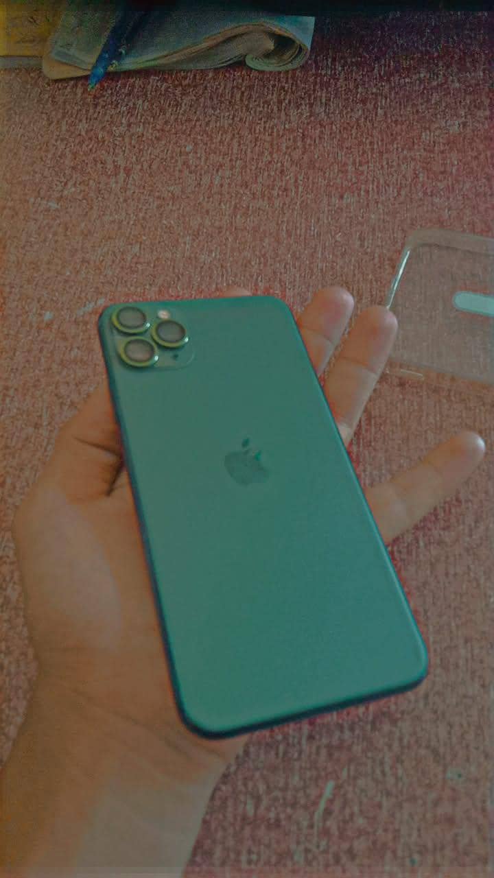 Apple iPhone 11 Pro Max 2