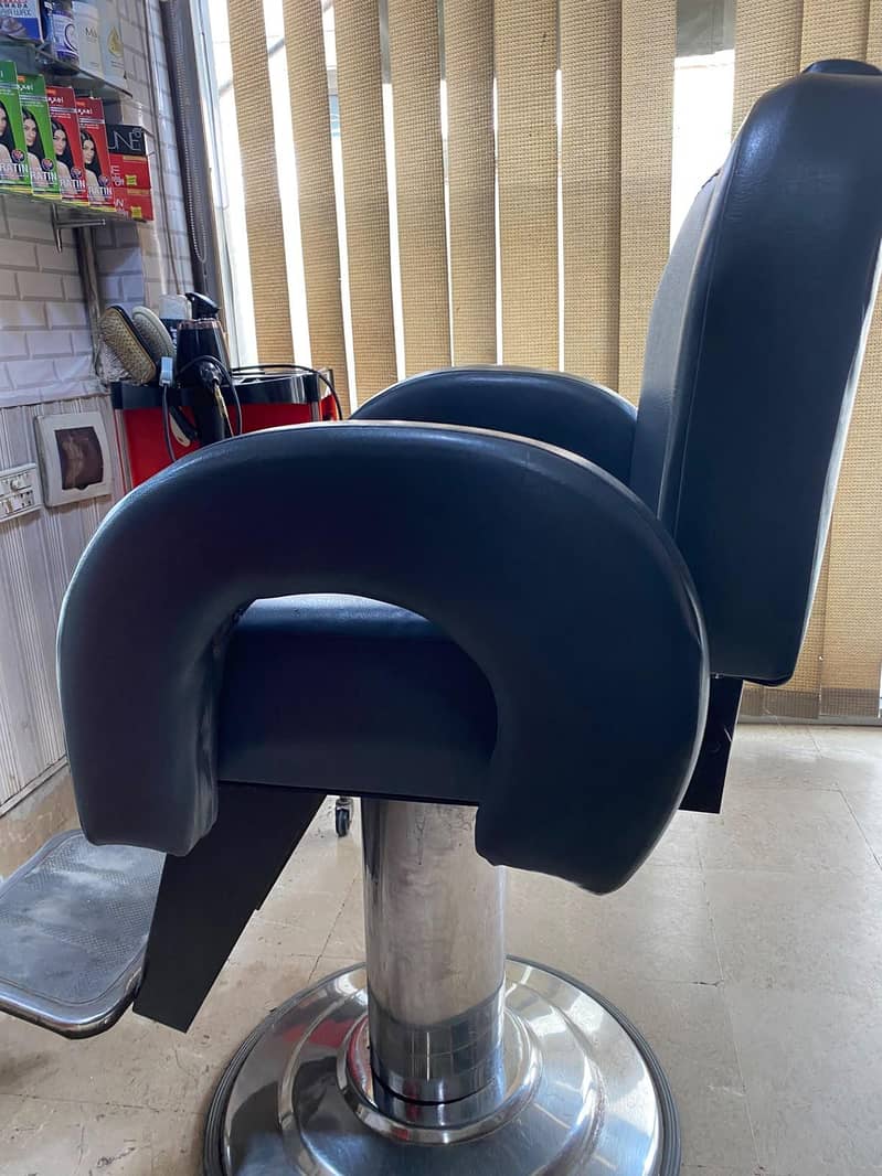 5 chairs 1