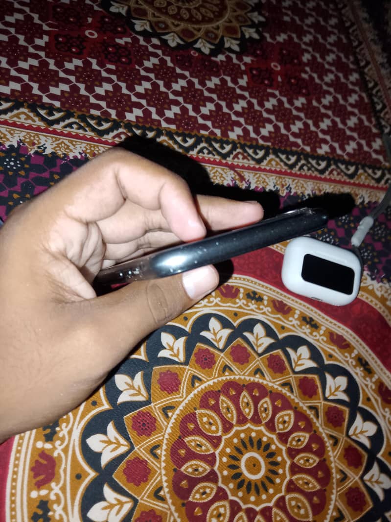 Apple iPhone 11 3