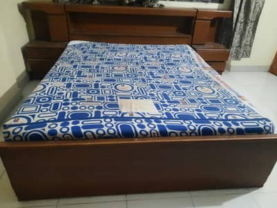 Queen Size bed + Mattress + Table