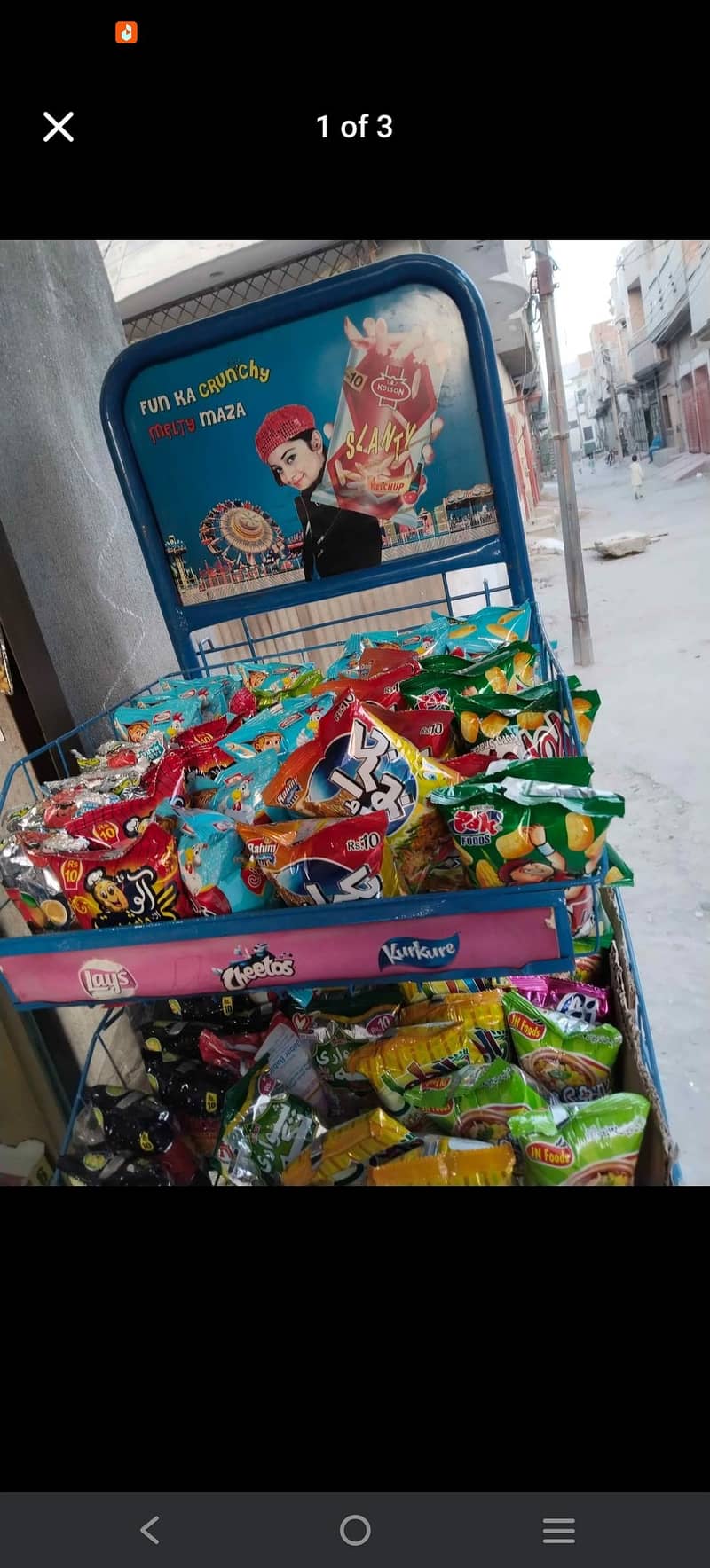 lays stand 2