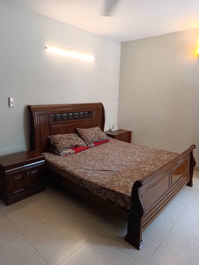 Carved wood Beautiful Bed set wth Side tables & Stylish Dressing Table