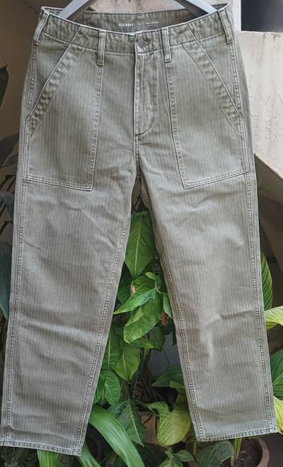 Loose Bottom Baggy Jeans. Trousers. Sports T Shirts.