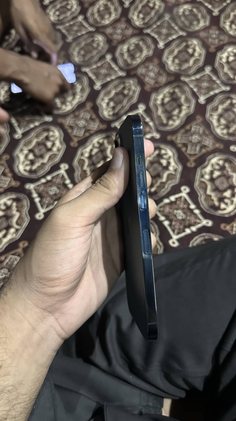 Apple iPhone 12 Pro Max 4