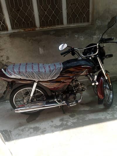 HONDA CD70 DREAM FULL AND FREAS CONDITION READY TO USE