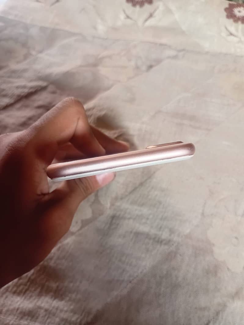 Apple iPhone 8 Plus 5