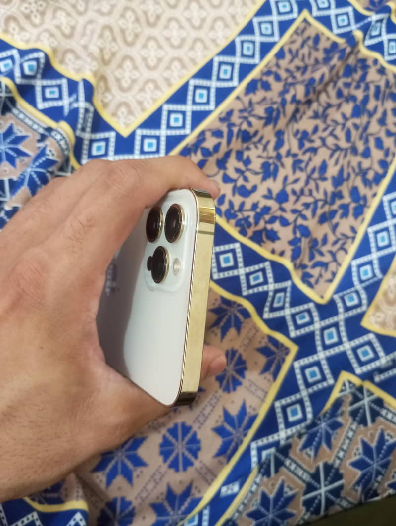 Apple iPhone 12 Pro Max 4