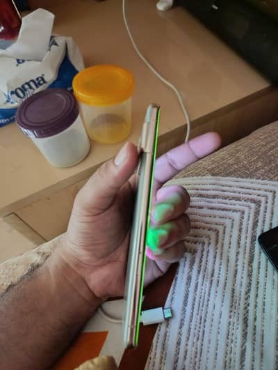 Google Pixel 7 Pro green line