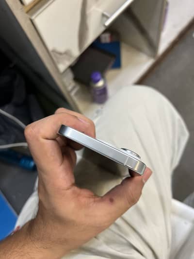 Apple iPhone 16 Pro jv