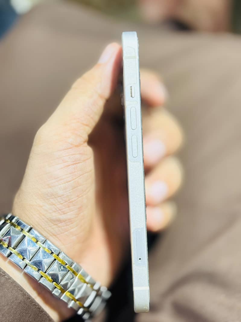 Apple iPhone 13 7