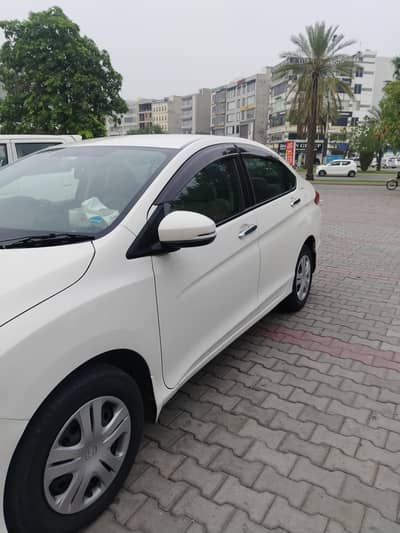 Honda City 1.5 CVT.