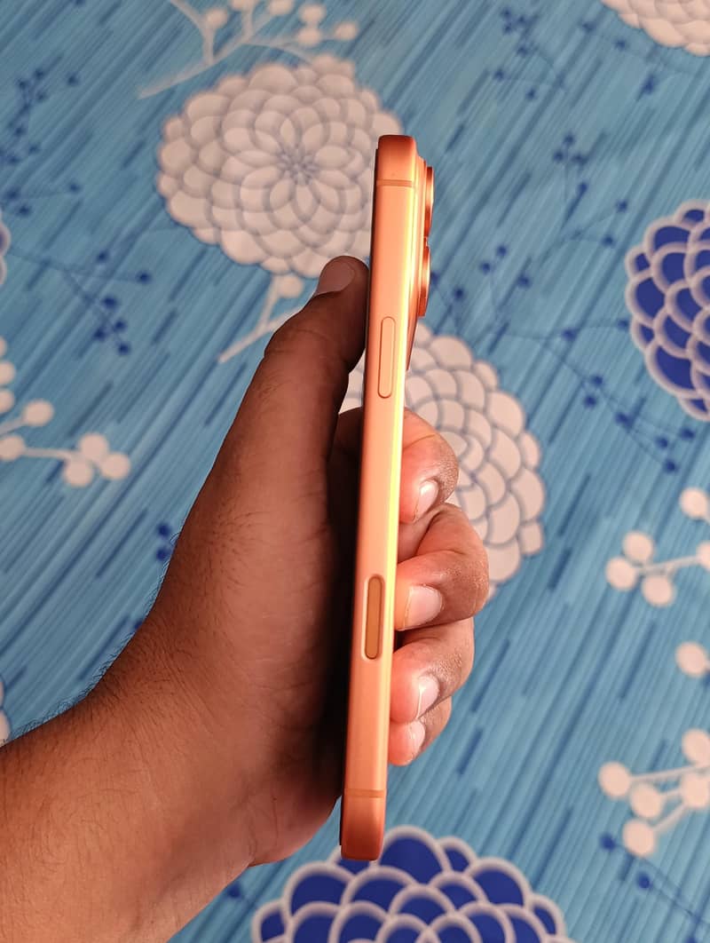 Apple iPhone 17 Pro Max 4