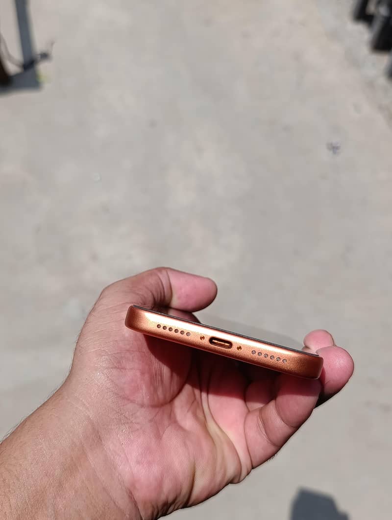 Apple iPhone 17 Pro Max 12