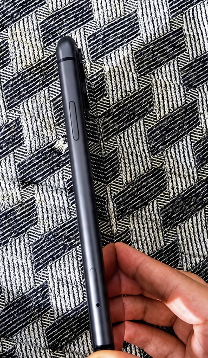 Apple iPhone 11 3
