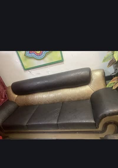 7 seater lather sofa set in good condition