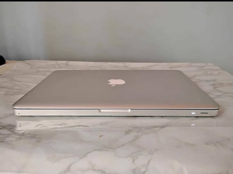 Apple MacBook Pro 2012 0