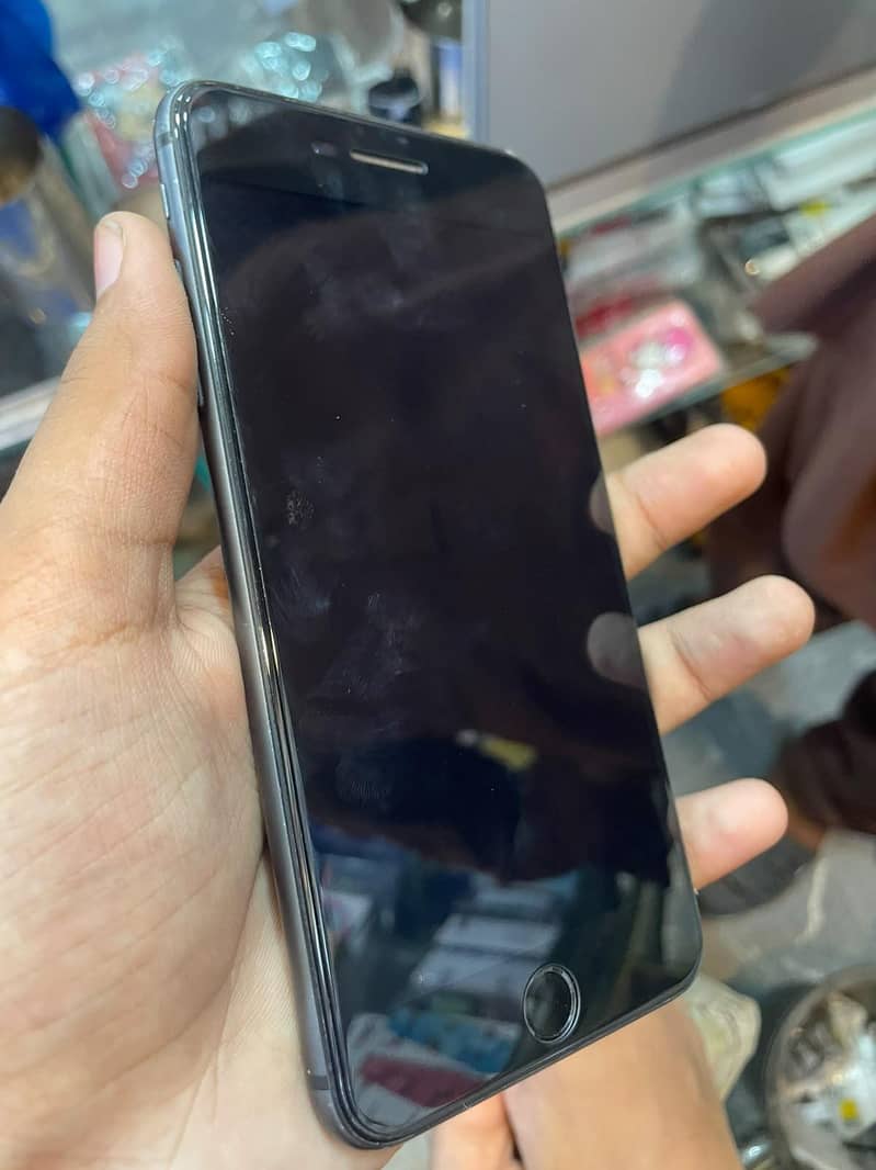 Apple iPhone 8 Plus 1
