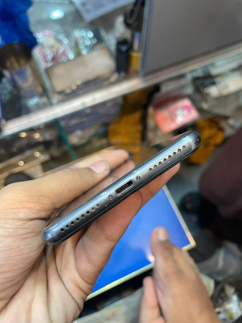 Apple iPhone 8 Plus 2