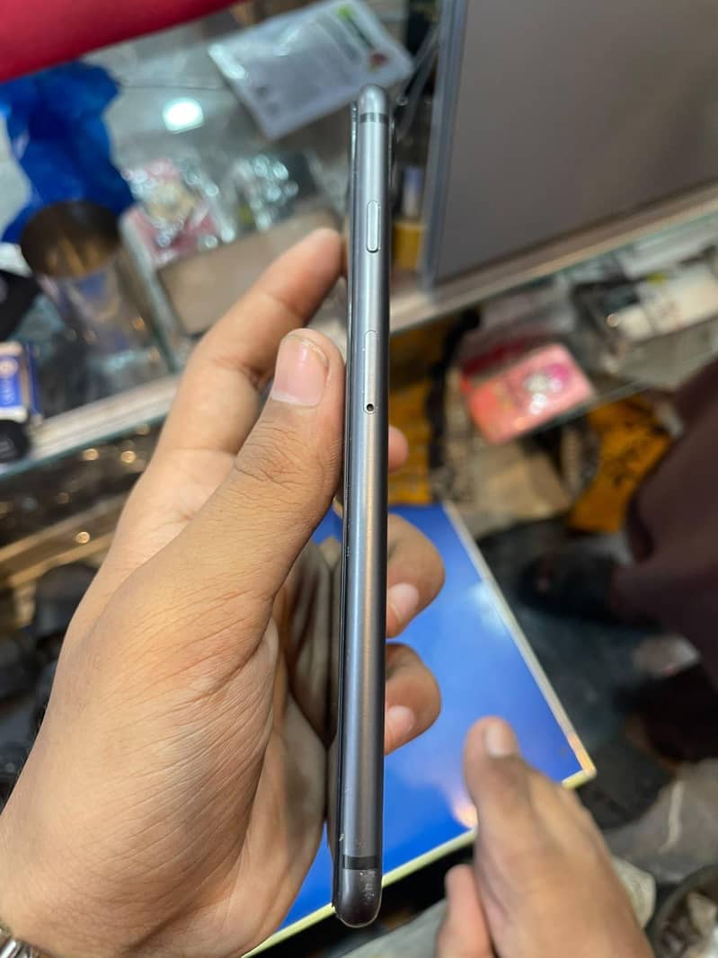 Apple iPhone 8 Plus 3