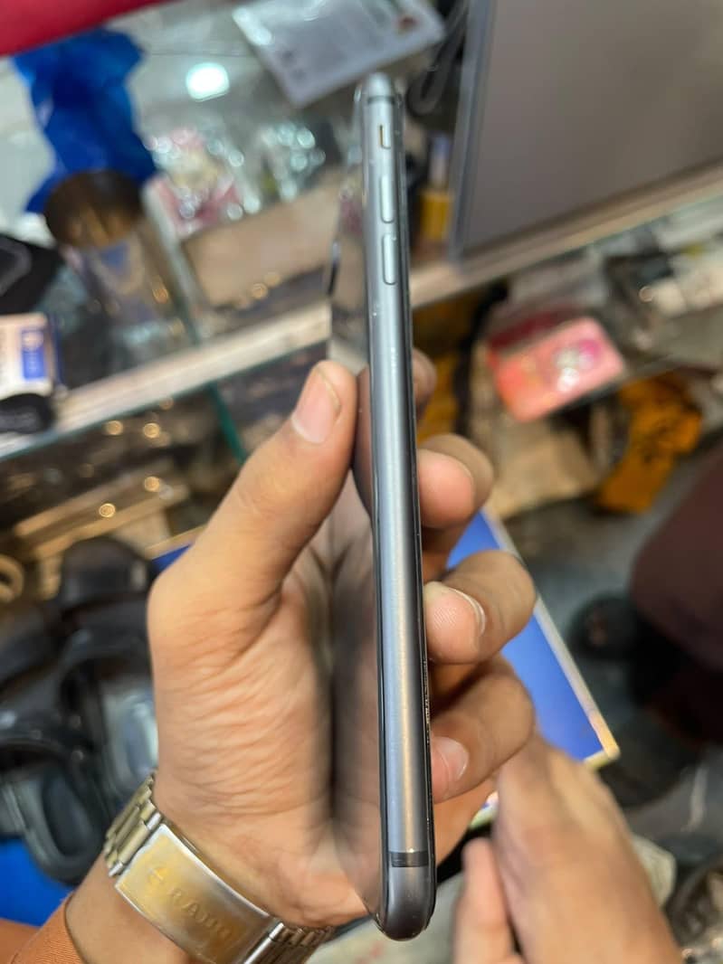 Apple iPhone 8 Plus 4