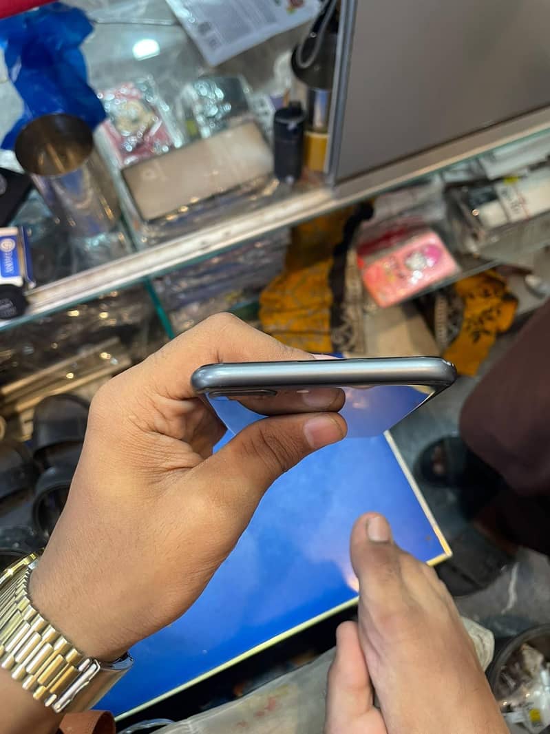 Apple iPhone 8 Plus 5