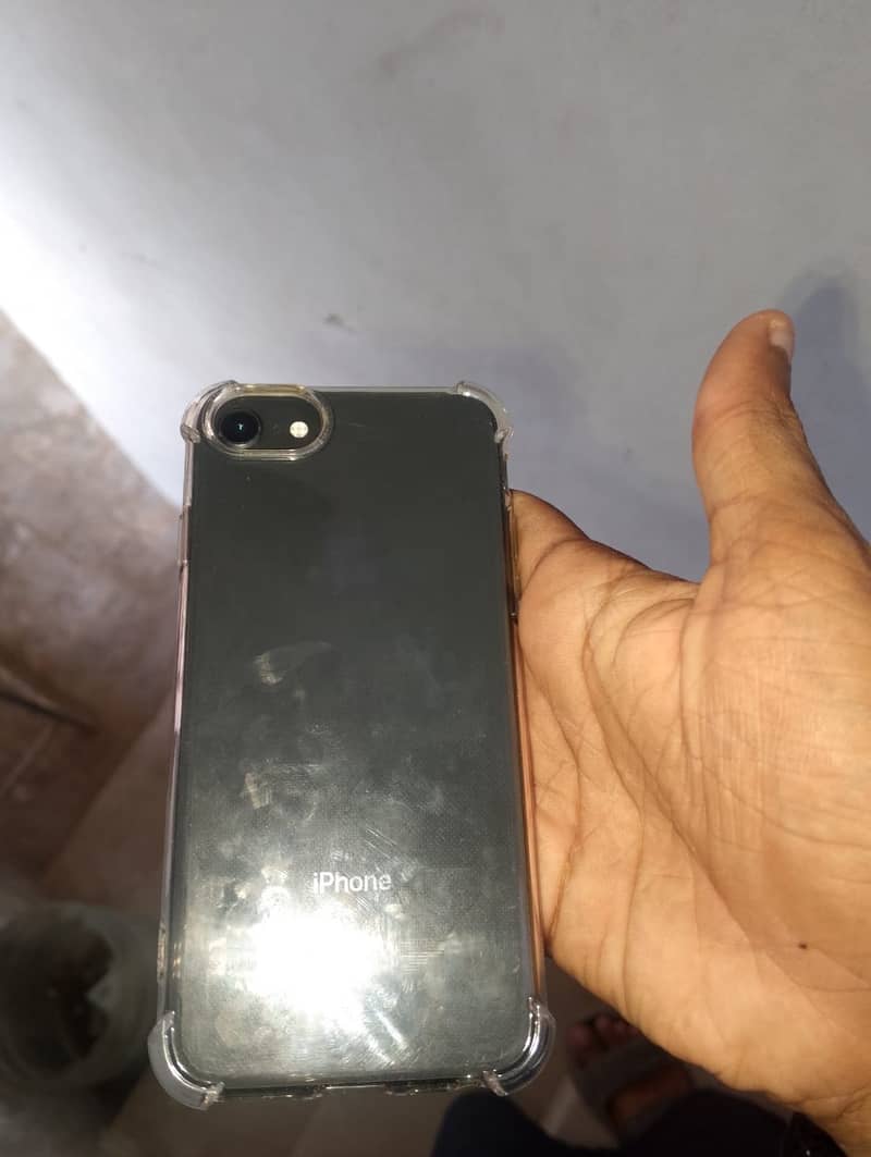 Apple iPhone 8 1