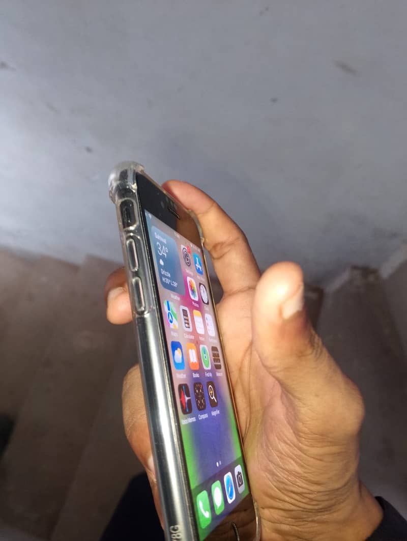 Apple iPhone 8 4