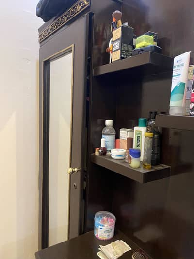 Selling Dressing table